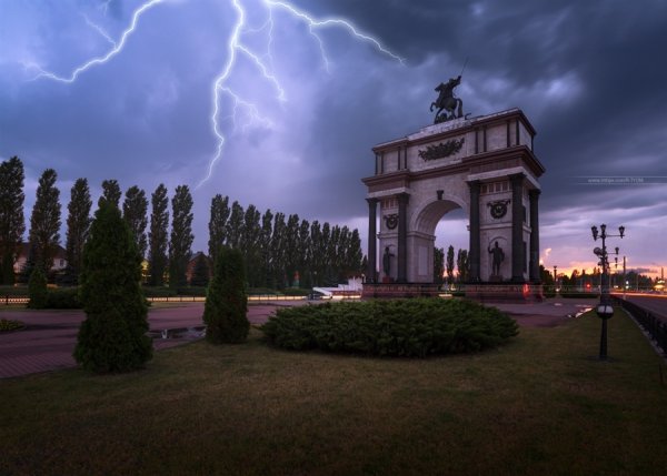 Мемориальный комплекс Триумфальная арка Курск