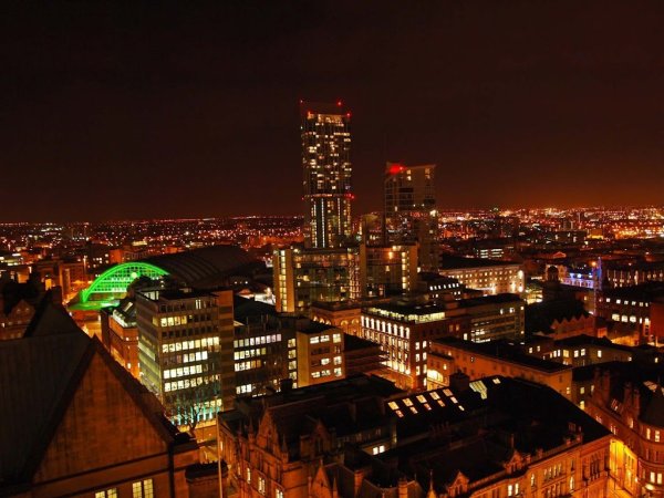 Ночной город Манчестер