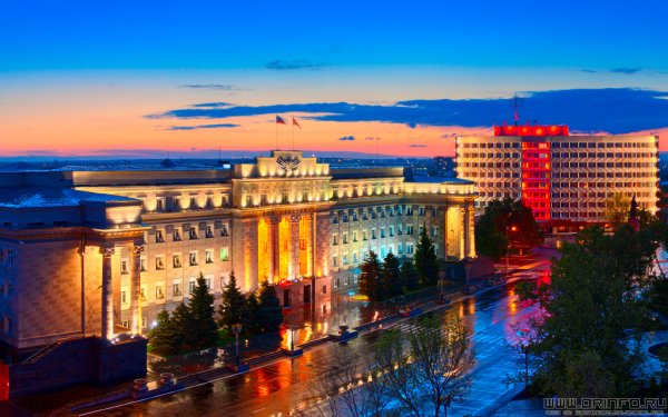 Фонтан у дома советов Оренбург