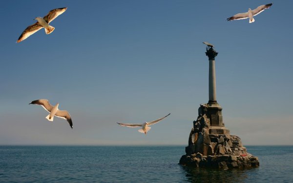 Памятник затопленным кораблям в Севастополе