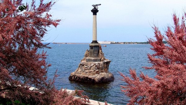 Памятник Севастополь Крымской весны