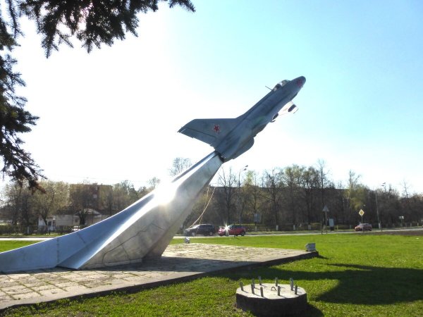 Жуковский самолет памятник миг 21
