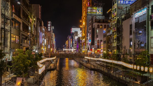 Город Осака Япония ночью