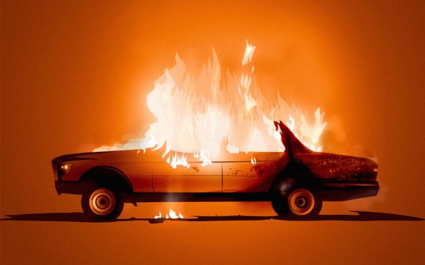 Горящая машина арт