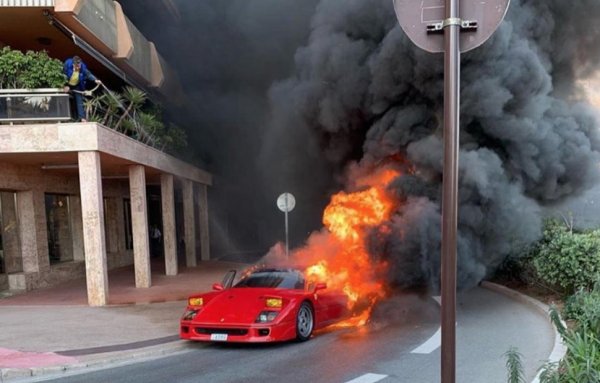 Феррари ф40 горит