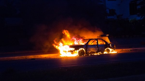 Горящая машина