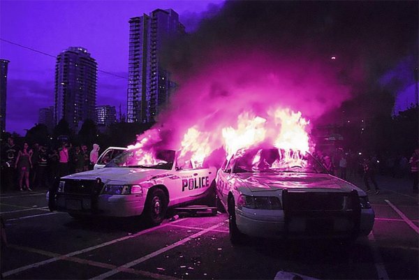 Горящая Полицейская машина