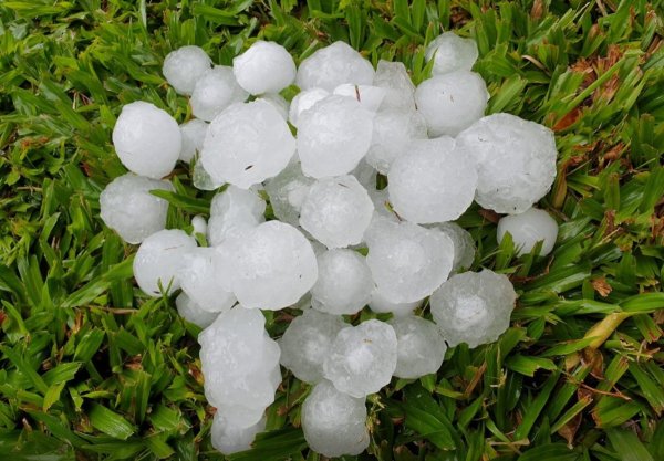 Крупный град