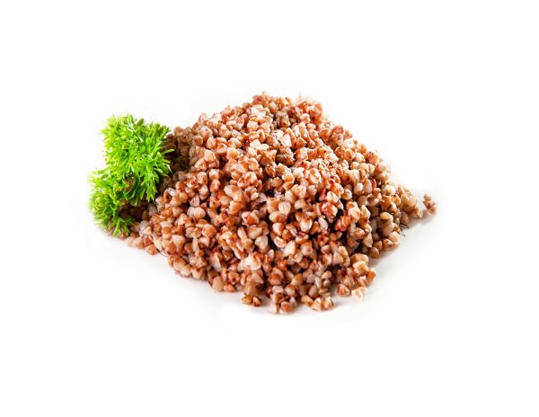 Гречневая крупа на белом фоне