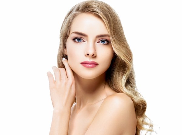 Девушка с идеальной кожей