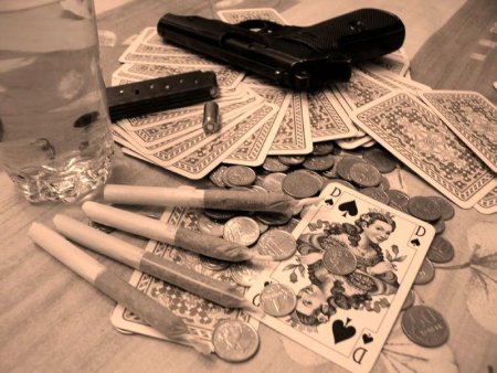 Карты деньги оружие