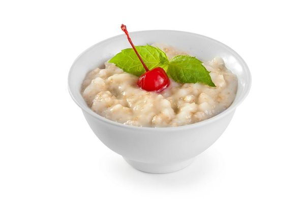 Рисовая каша в тарелке