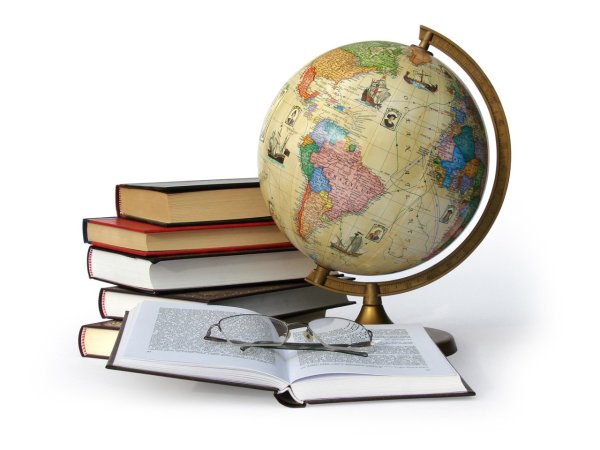 Глобус с книгами на прозрачном фоне