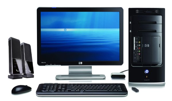 Компьютер на белом фоне