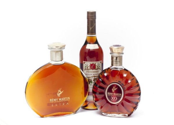 Бутылка коньяка