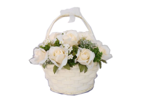 Корзинка с искусственными цветами