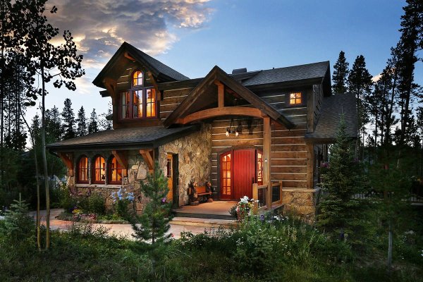 Бревенчатый дом в Канаде