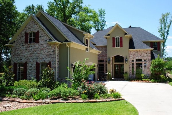 Красивые фасады домов и коттеджей