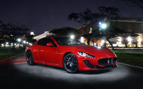 Maserati GRANTURISMO красный