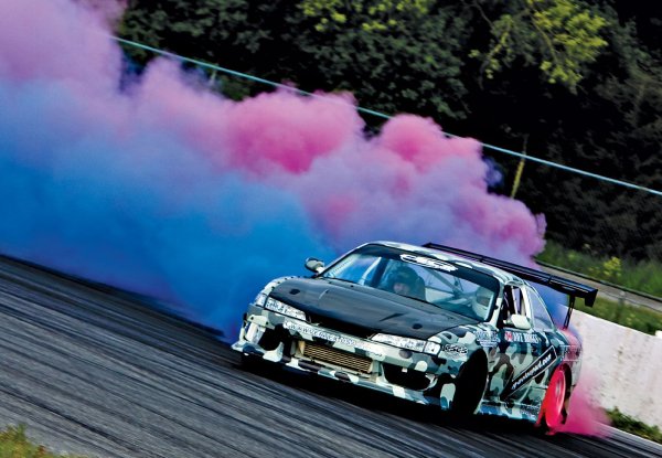 Nissan Skyline в дрифте