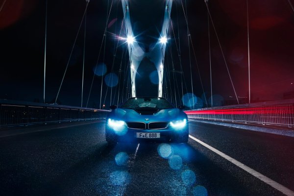 BMW i8 в темноте
