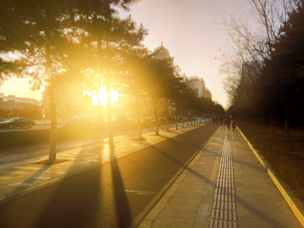 Солнце на улице