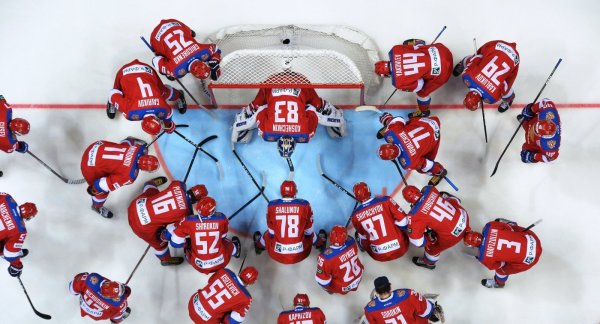 Красная машина хоккеисты