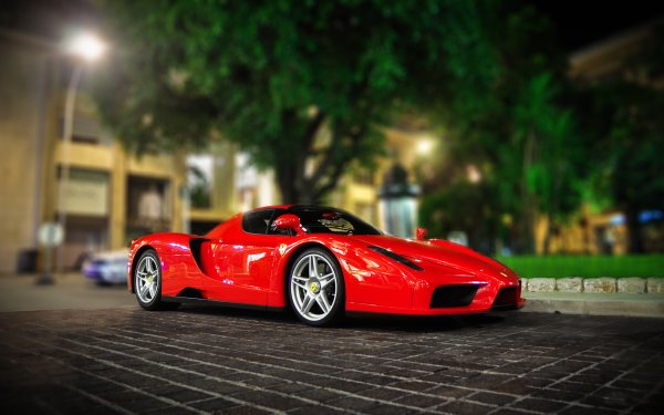 Машина Enzo Ferrari 458 Italia