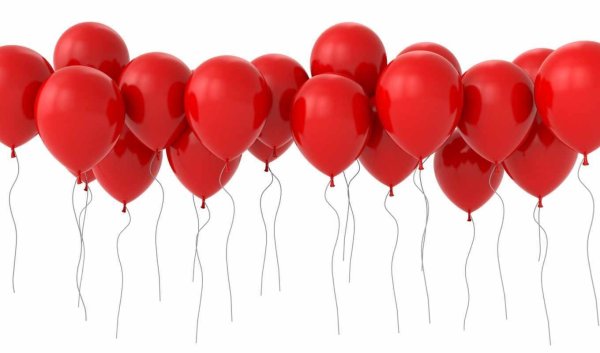 Воздушные шары на белом фоне