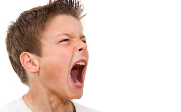 Школьник кричит