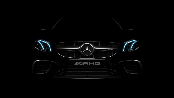 Мерседес АМГ 63 на черном фоне