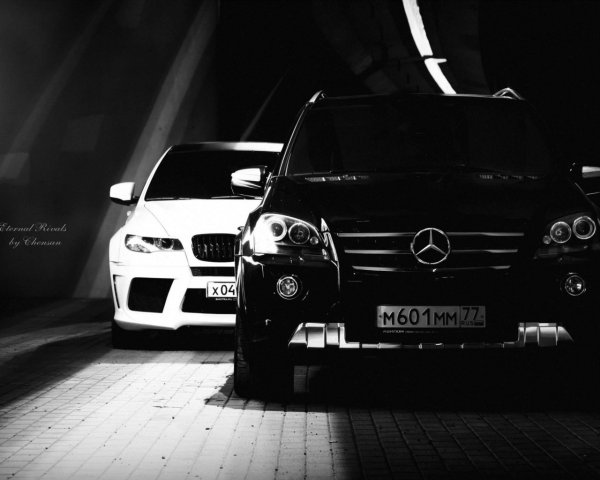 Белый мерс чёрный бумер