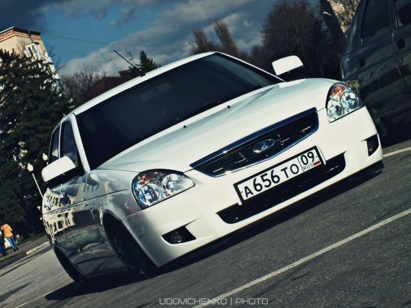 Черно белая Приора