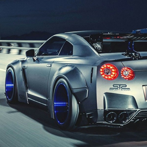 Ниссан Скайлайн GTR r35