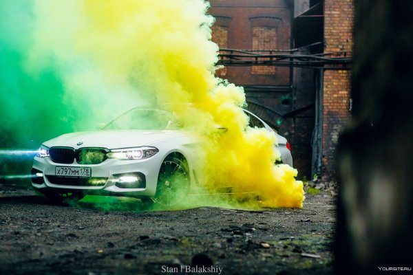 БМВ м5 в дыму