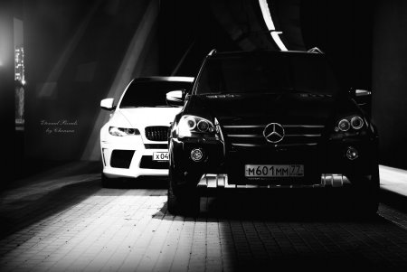 Белый мерс чёрный бумер