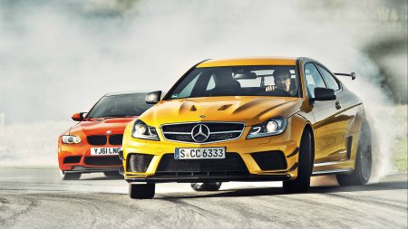 Mercedes Benz AMG c63 желтый
