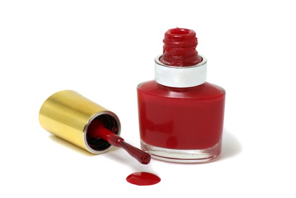 Кисточка с лаком для ногтей