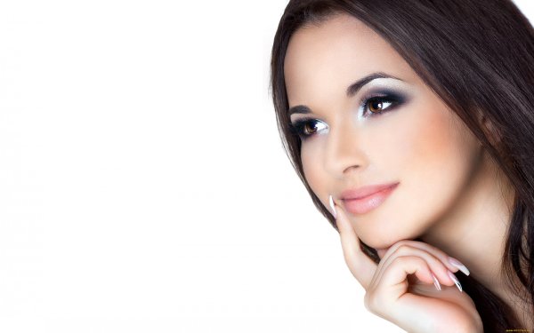 Красивое лицо девушки
