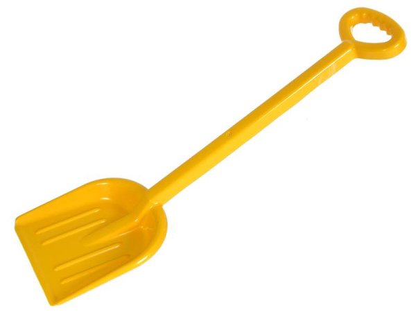 Ребенок с лопаткой на белом фоне