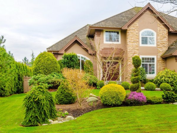 Домик с газоном