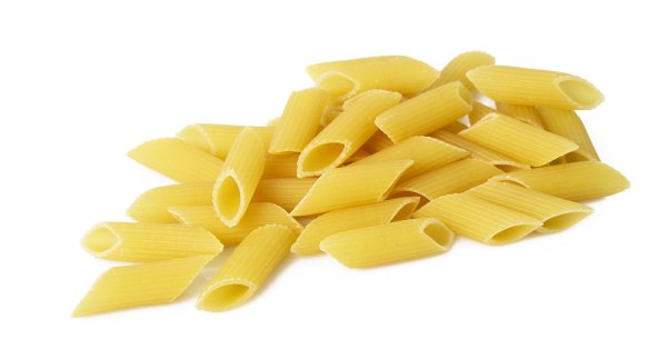 Макароны на белом фоне