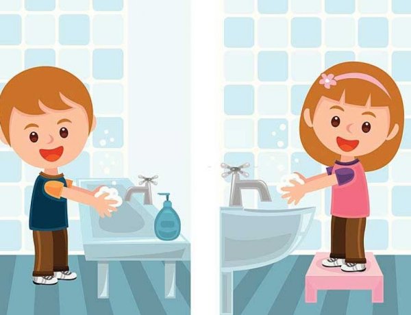 Мальчик умывается