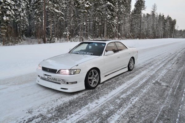 Toyota Mark II 90 белый