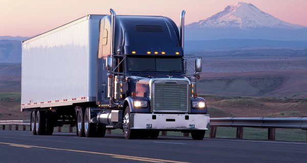 Американский грузовик freightliner