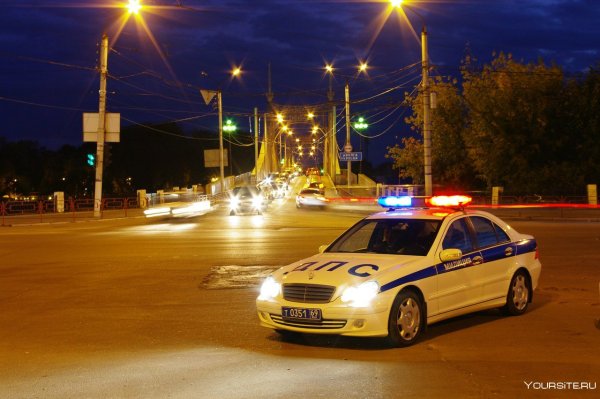 Красивая машина ДПС