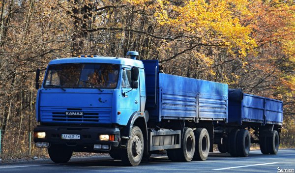Грузовик КАМАЗ 53215
