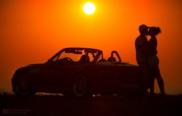 Девушка машина закат