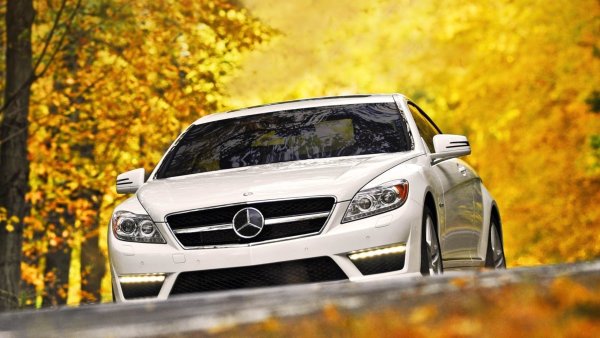 Мерседес c63 осень лес