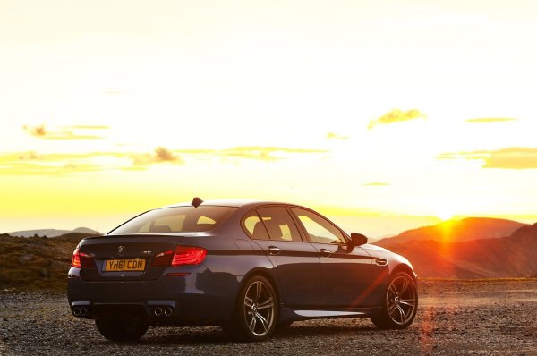 BMW m5 f10 на закате